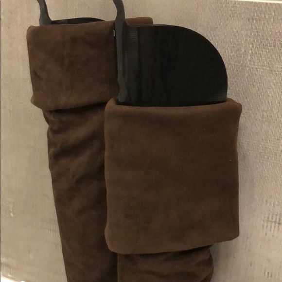 Knee-high Brown Suede Boots - Picture 3 of 6
